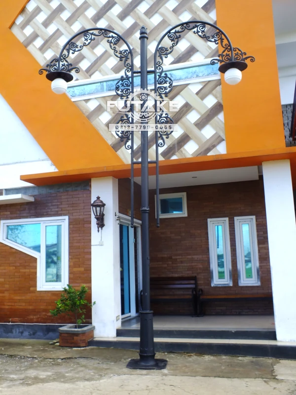 tiang lampu jalan pju desain klasik dengan material cast iron yang dapat dicustom sesuai kebutuhan