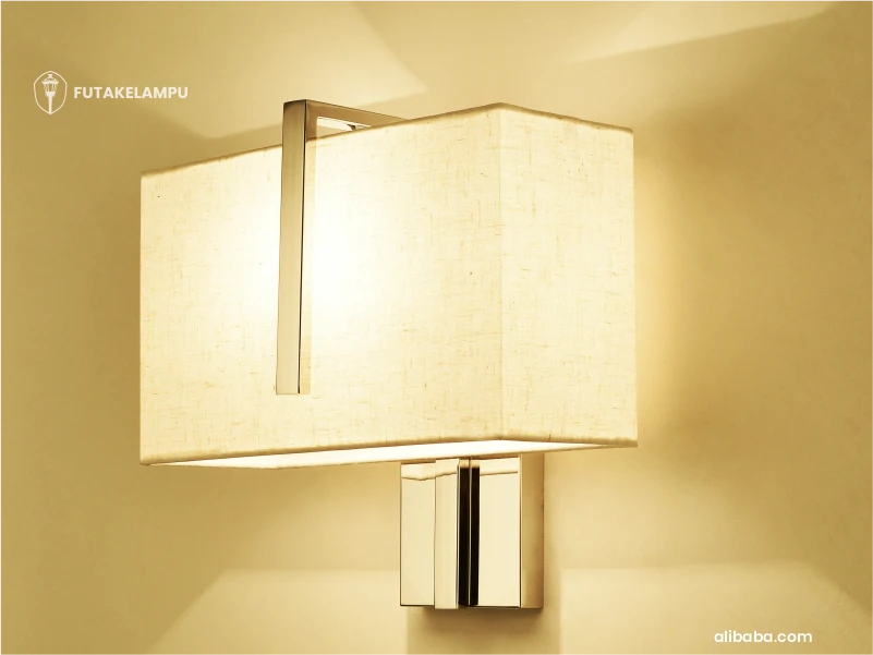 lampu-dinding-kamar-hotel