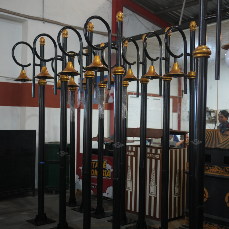 Tiang lampu PJU cabang 1 Kota Semarang yang kokoho dan estetik untuk kawasan publik perkotaan.