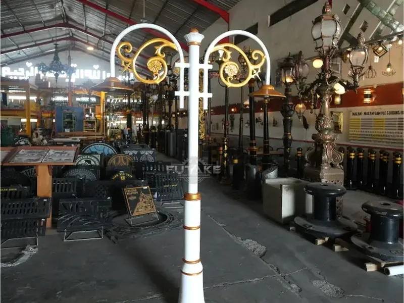 Futake jual tiang lampu jalan berkualitas lengkap dengan komponen pondasi untuk PJU