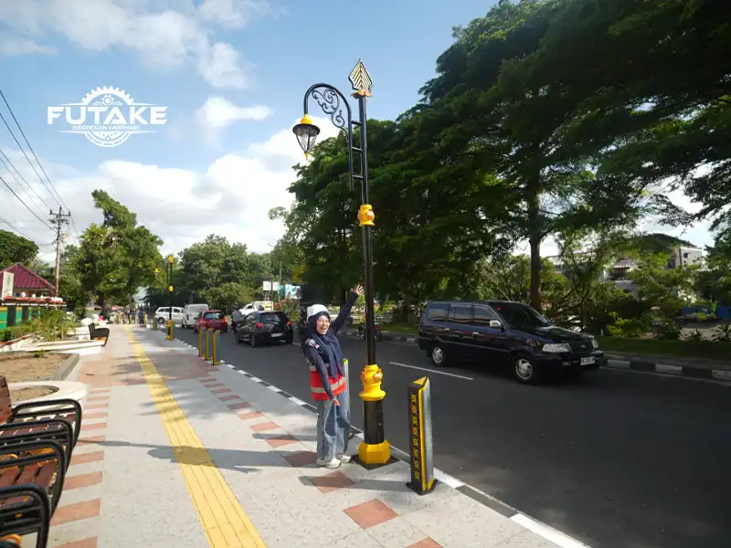Tiang lampu jalan galvanis berbahan baja dengan lapisan pelindung galvanis