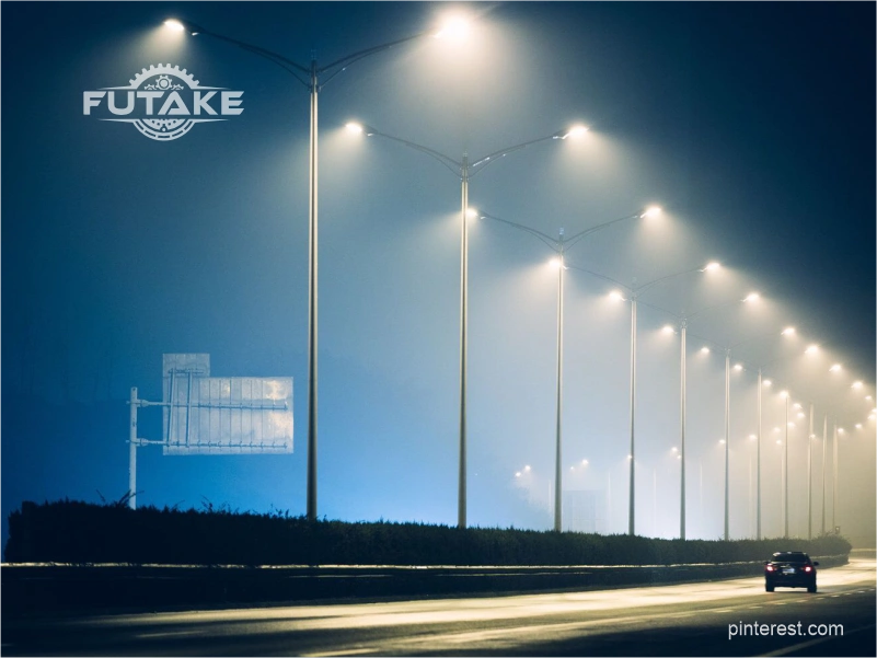 Ilustrasi pengaruh tinggi tiang lampu jalan terhadap kualitas pencahayaan, keamanan, dan efisiensi sistem penerangan.