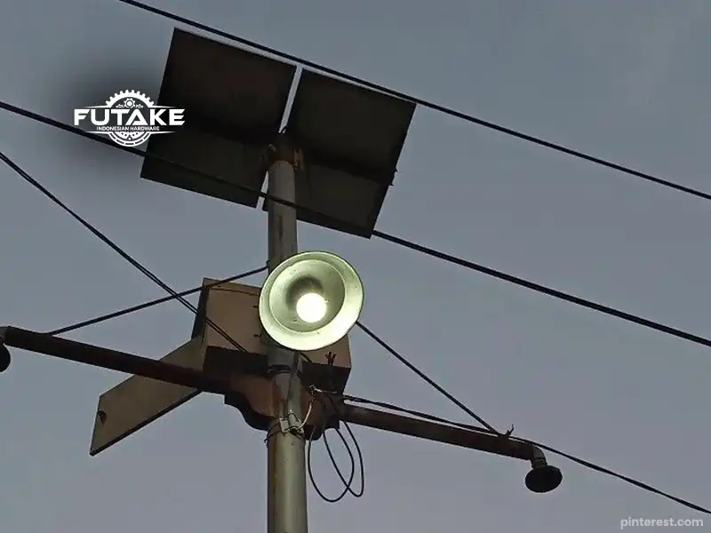 gambar tiang dan lampu jalan hybird