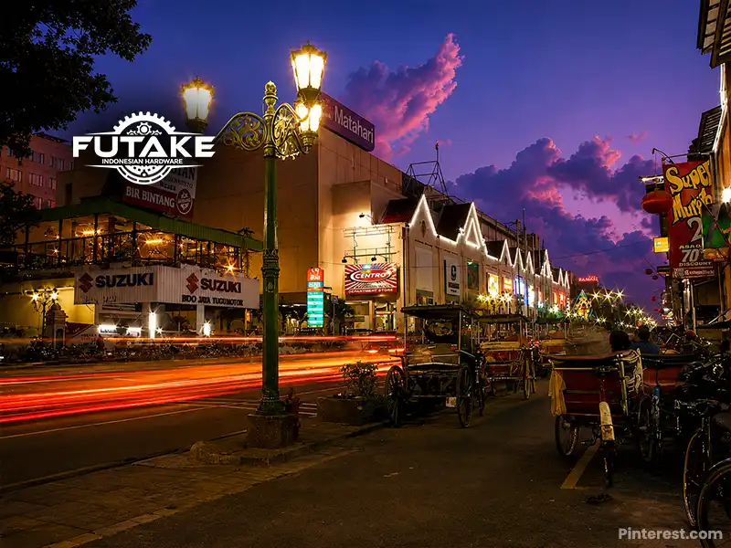 tiang lampu jalan yang disesuaikan dengan fungsi jalan atau kawasan wisata dengan tiang lampu dekoratif
