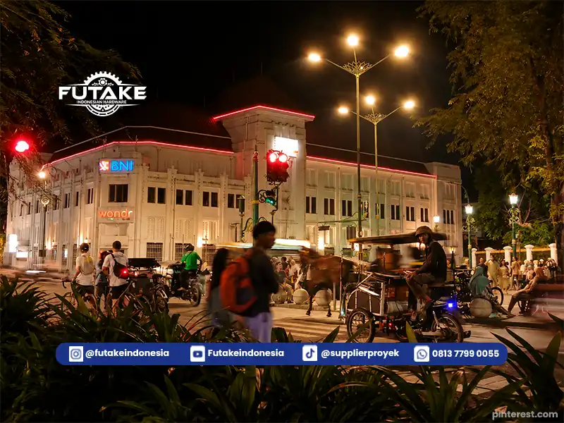 tiang lampu yang ada di jalan kota yogyakarta