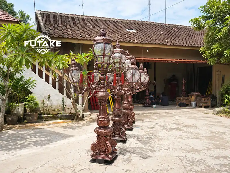 tiang lampu antik yang digunakan di perumahan