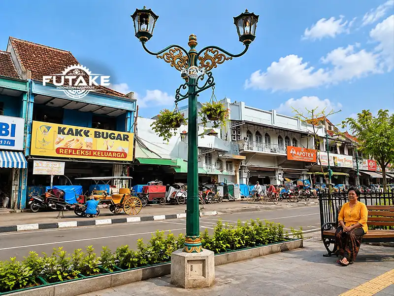 tiang lampu custom agar bisa menyesuaikan karakter malioboro dengan motif khas keraton jogja nya